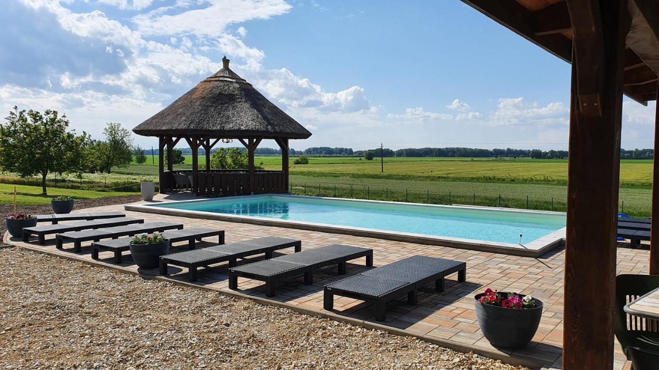 Tisza White House Bed and Breakfast Tiszaszolos Exteriör bild
