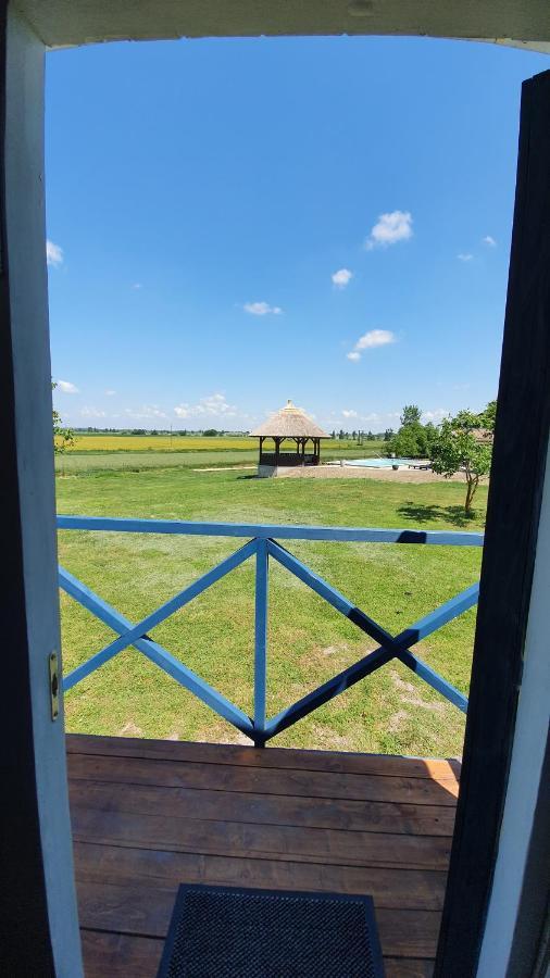 Tisza White House Bed and Breakfast Tiszaszolos Exteriör bild
