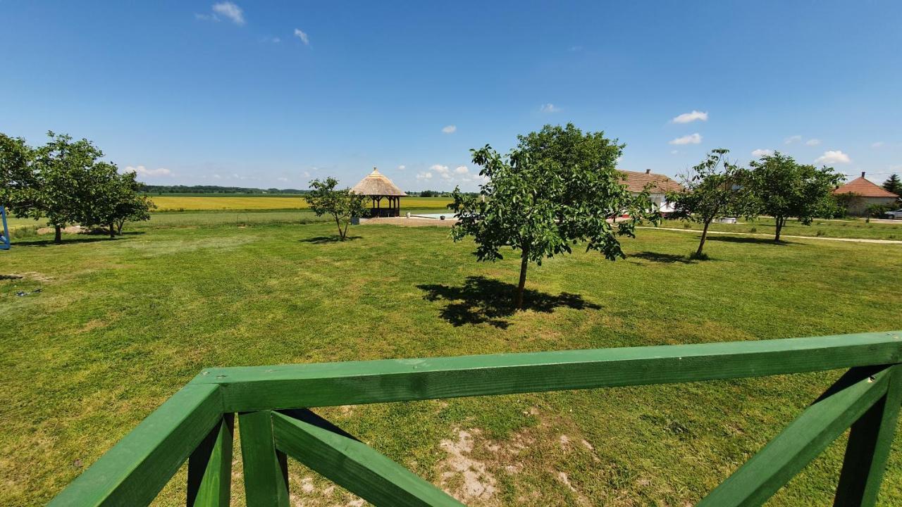 Tisza White House Bed and Breakfast Tiszaszolos Exteriör bild