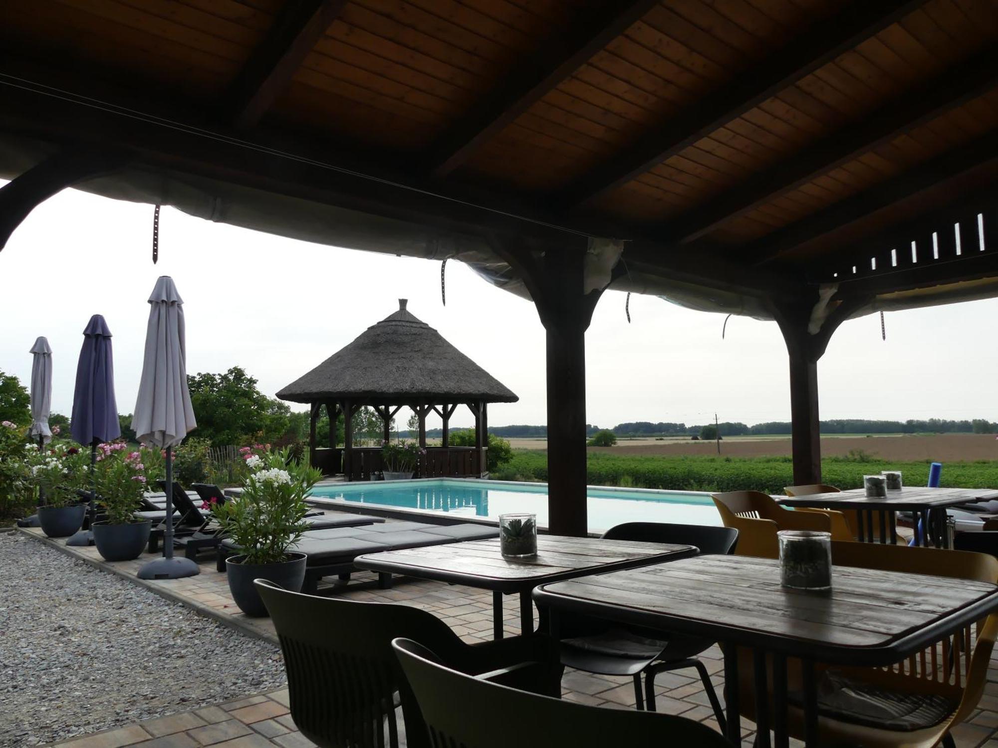 Tisza White House Bed and Breakfast Tiszaszolos Exteriör bild