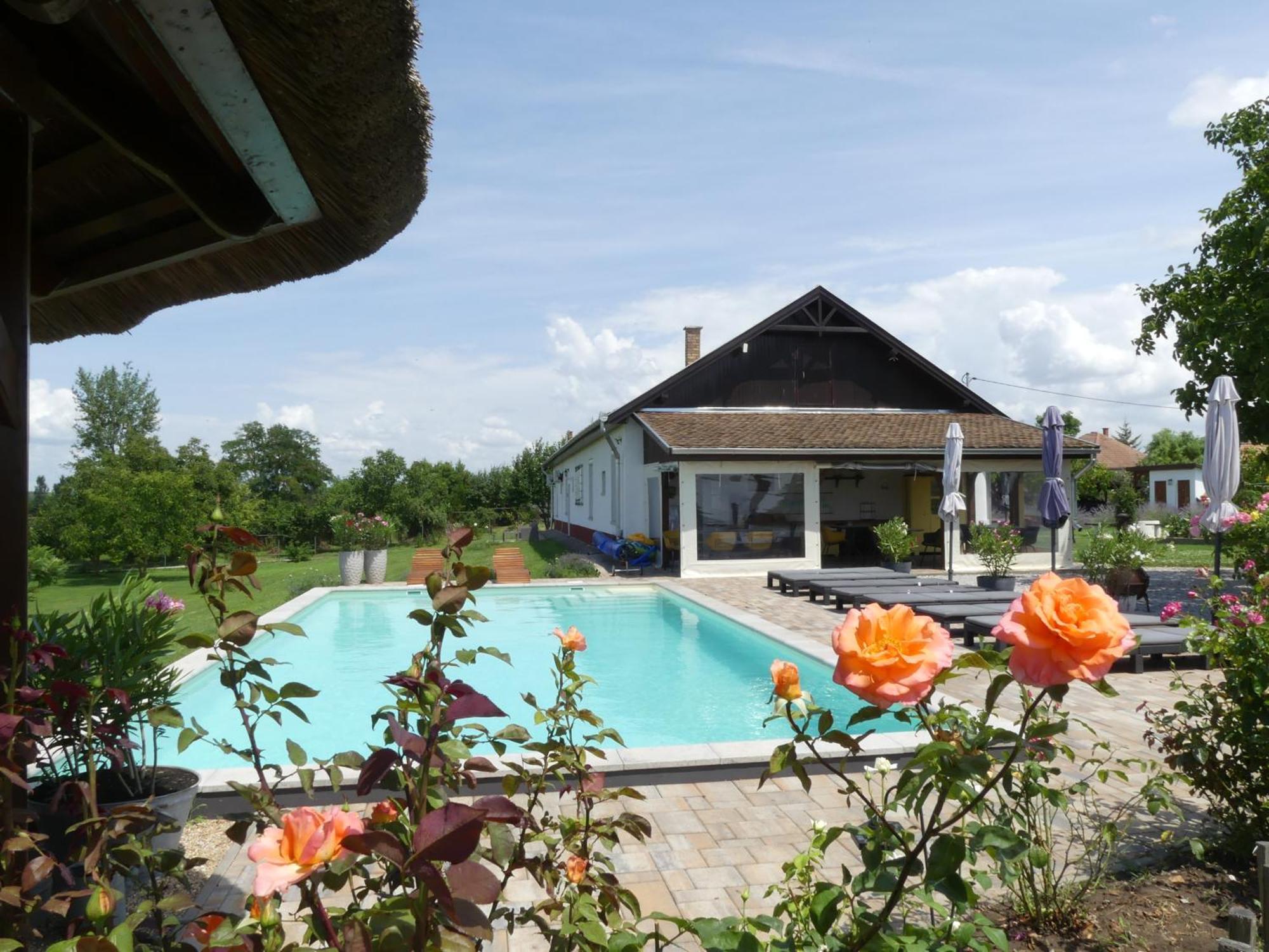 Tisza White House Bed and Breakfast Tiszaszolos Exteriör bild