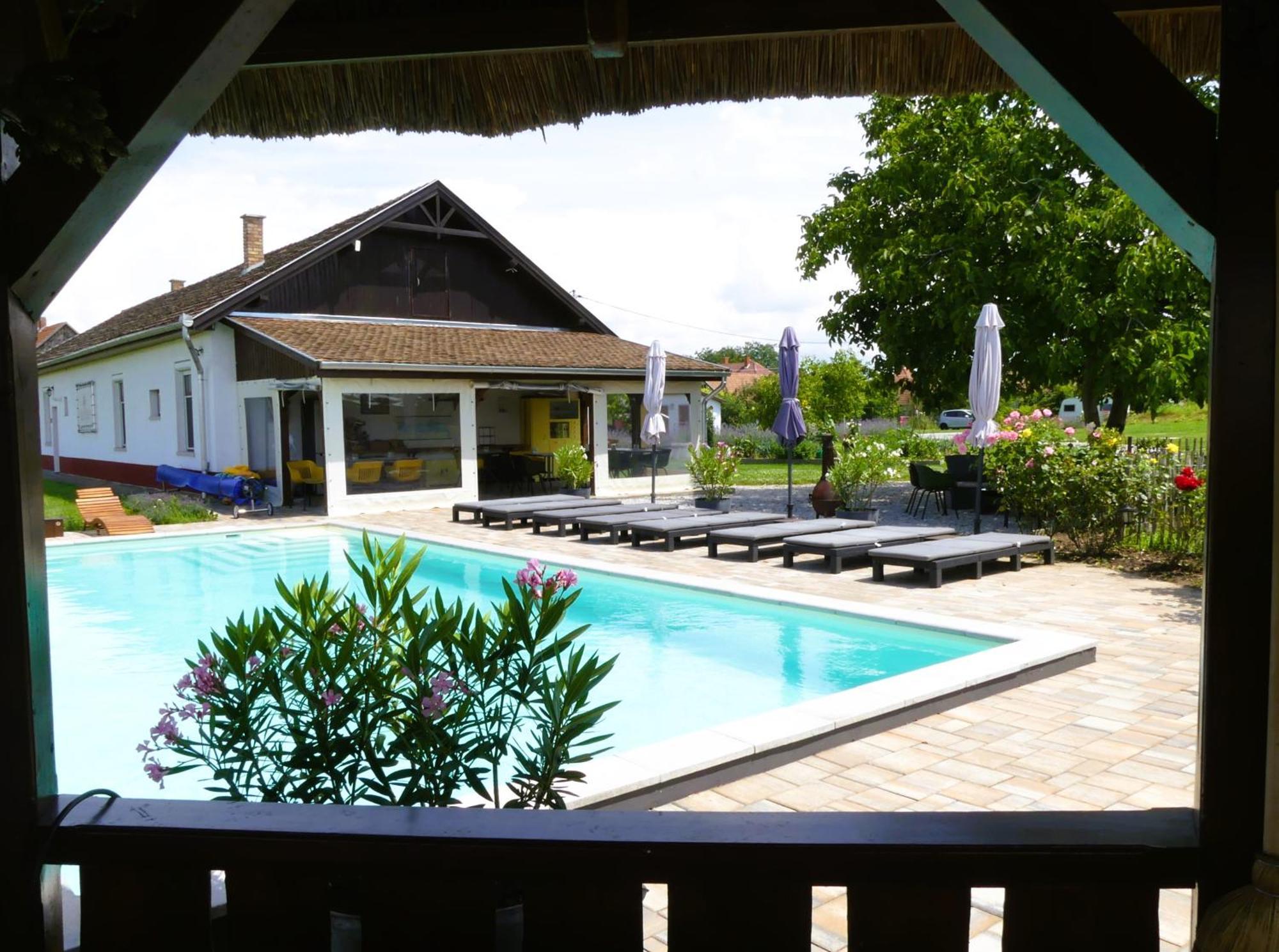 Tisza White House Bed and Breakfast Tiszaszolos Exteriör bild
